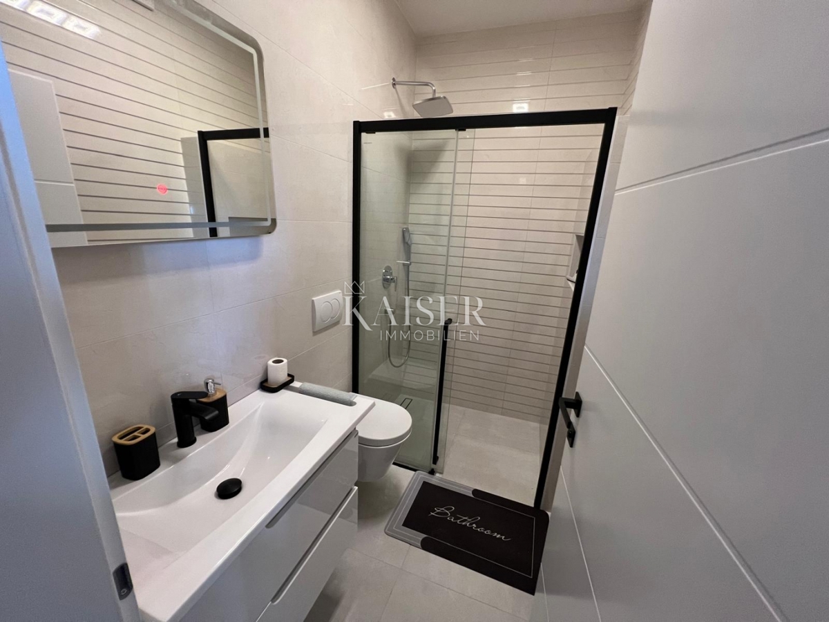 Srima, Vodice - Moderna casa a tre piani (S1) con vista mare