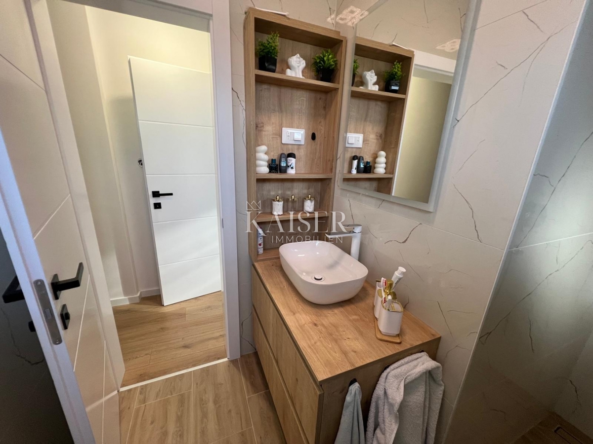 Srima, Vodice - Moderna casa a tre piani (S1) con vista mare