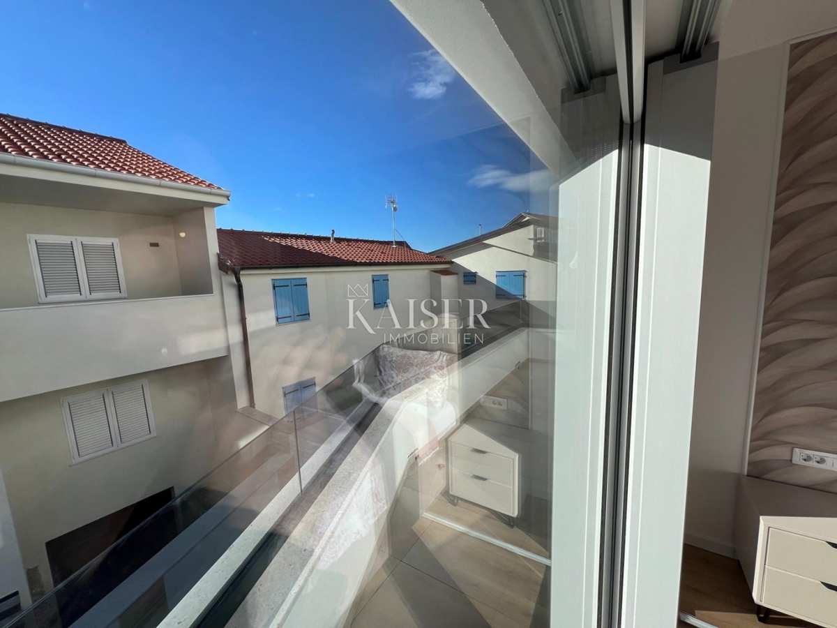 Srima, Vodice - Moderna casa a tre piani (S1) con vista mare