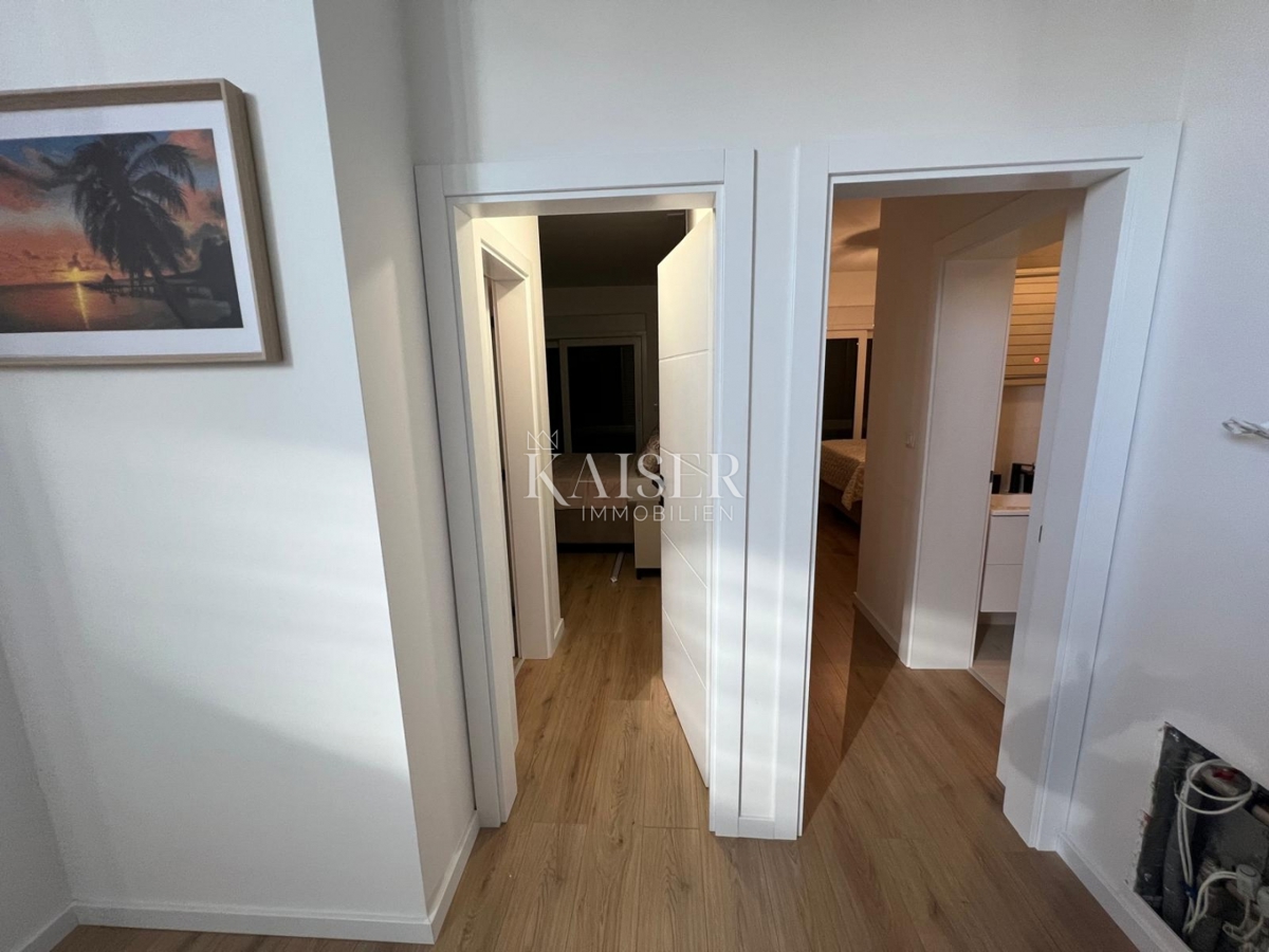 Srima, Vodice - Moderna casa a tre piani (S1) con vista mare