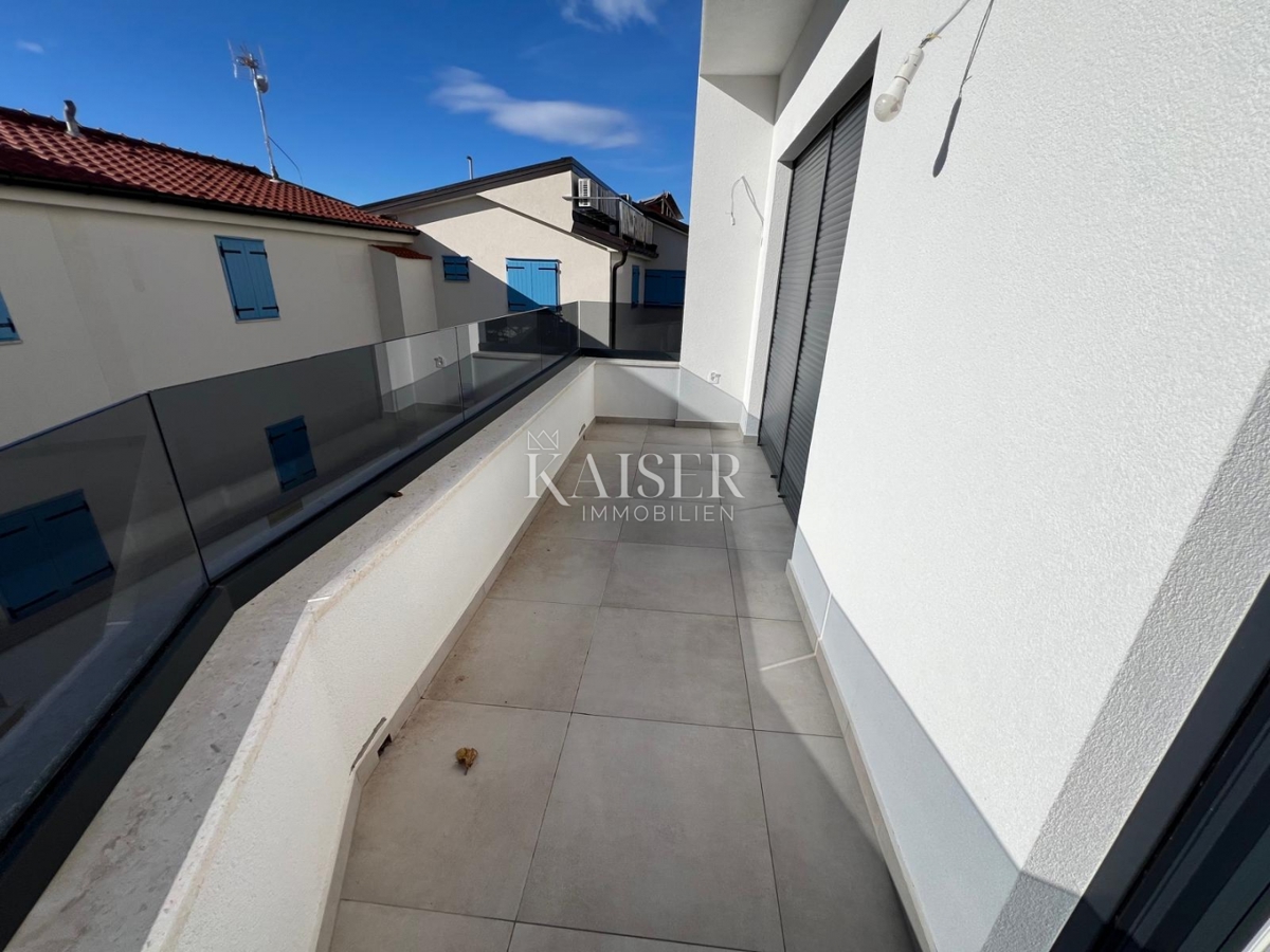 Srima, Vodice - Moderna casa a tre piani (S1) con vista mare