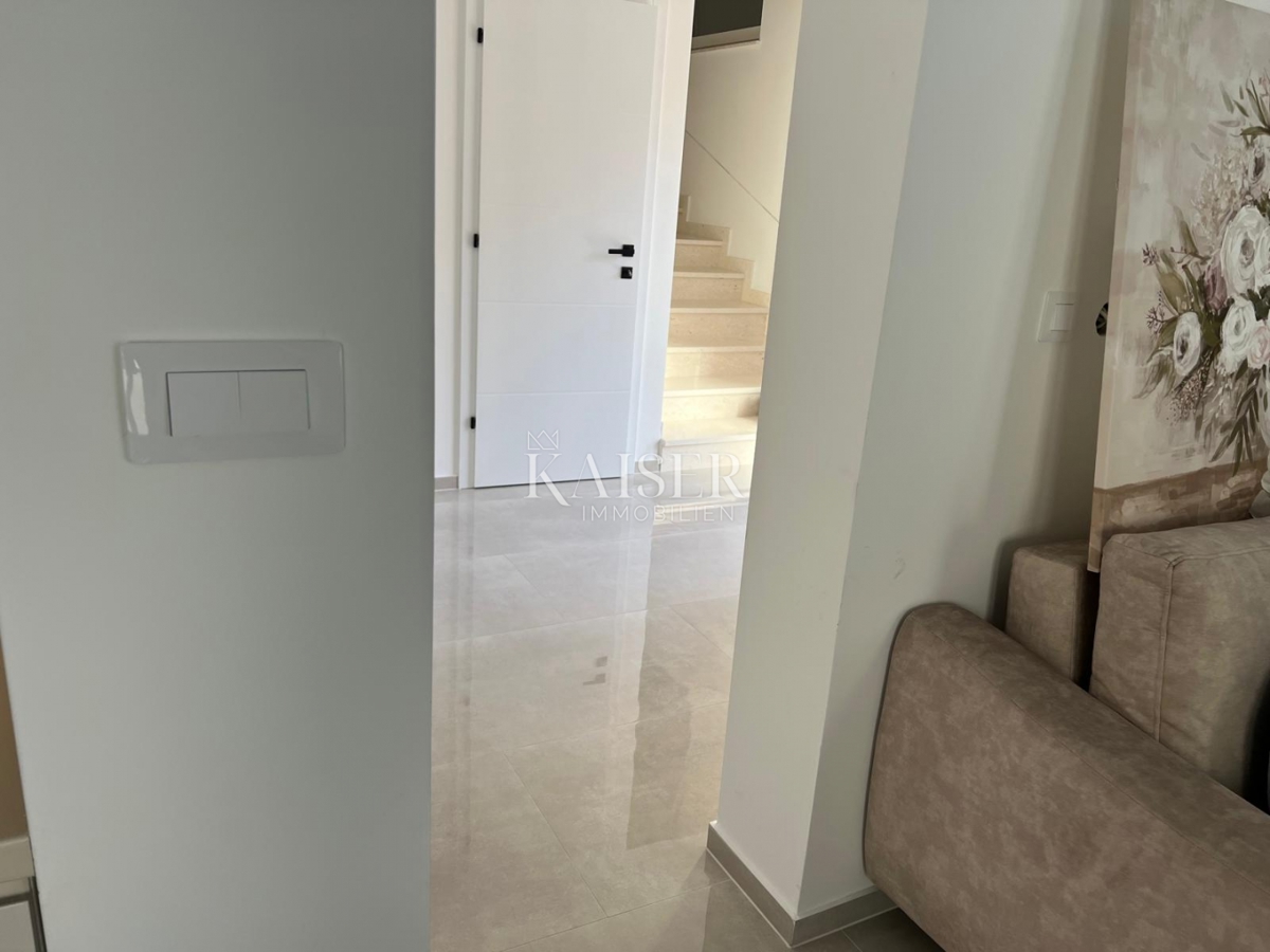 Srima, Vodice - Moderna casa a tre piani (S1) con vista mare