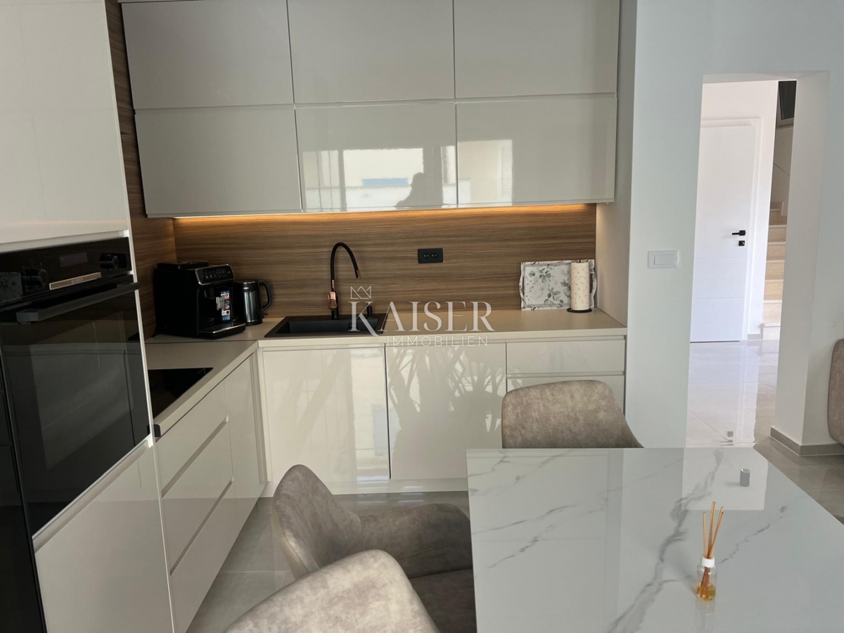 Srima, Vodice - Moderna casa a tre piani (S1) con vista mare