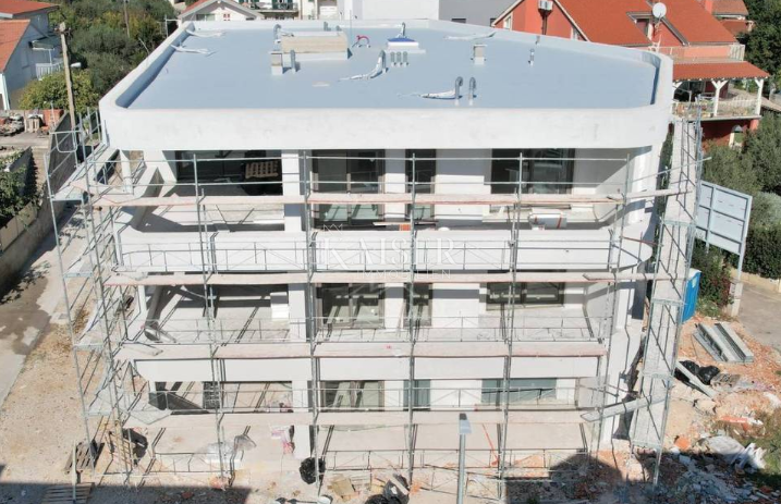 Vodice, Sebenico - Lussuoso appartamento con due camere da letto e ampia terrazza in un nuovo edificio, a 70 m dal mare