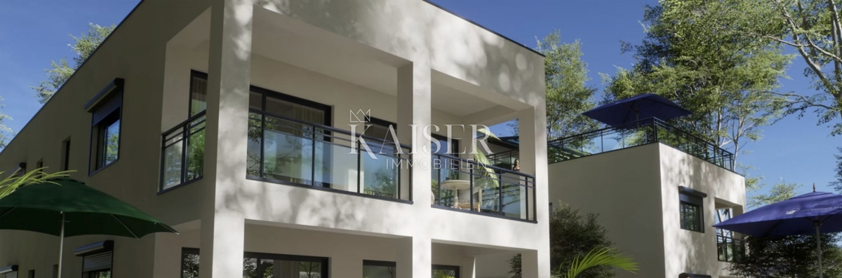 Istria, Parenzo, appartamento in un nuovo edificio con ampia terrazza sul tetto.