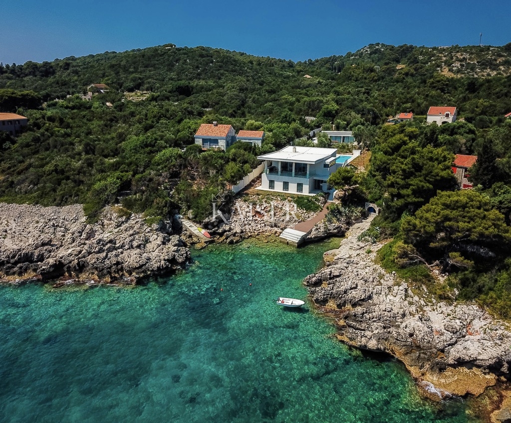 Unica villa moderna fronte mare con ingresso privato alla spiaggia - Isola di Kolocep