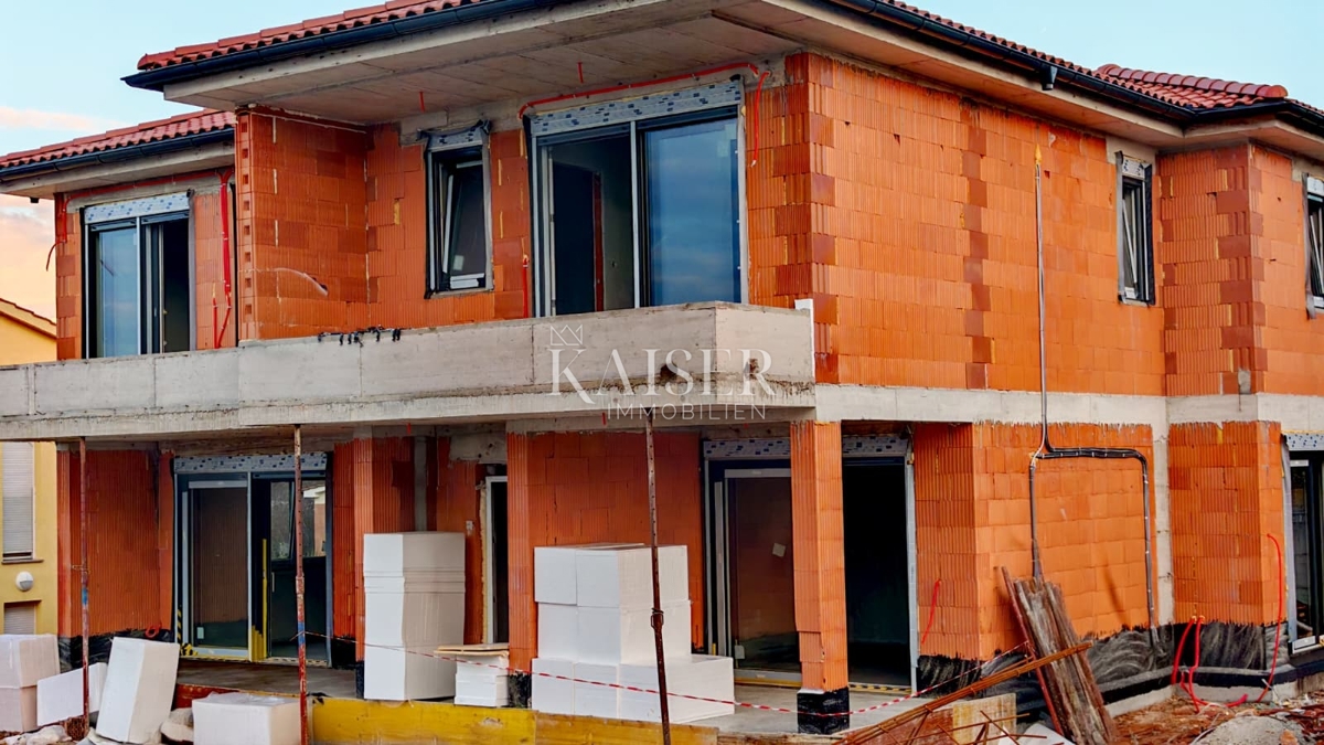 Isola di Krk, Malinska - moderna casa bifamiliare di 120m2 con piscina