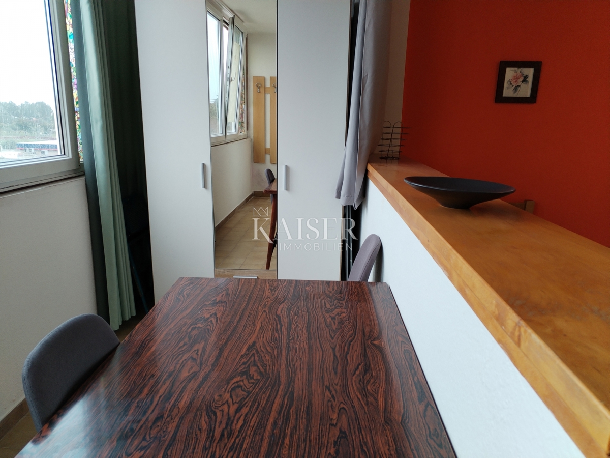 Istria, Umago, monolocale in centro, 27m2, a 500m dal mare