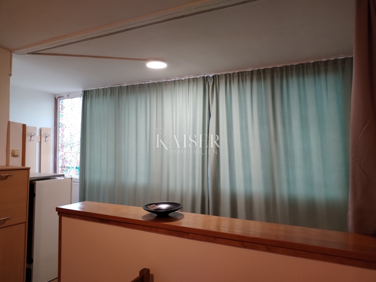 Istria, Umago, monolocale in centro, 27m2, a 500m dal mare