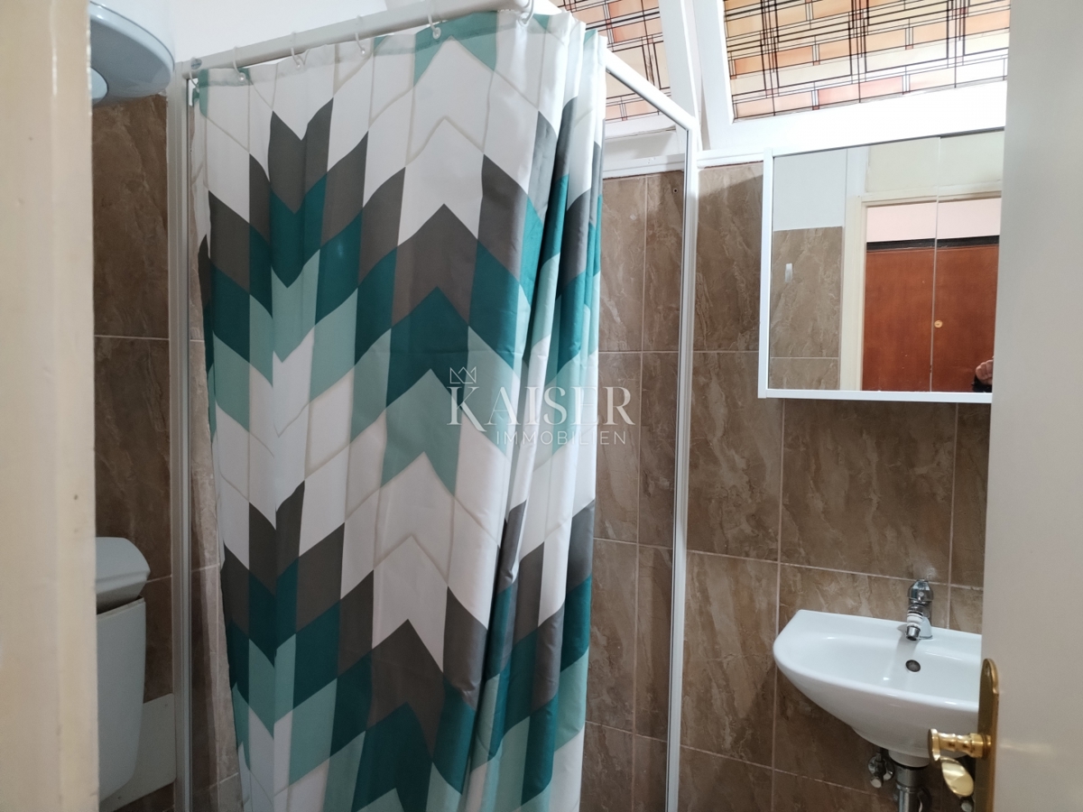 Istria, Umago, monolocale in centro, 27m2, a 500m dal mare