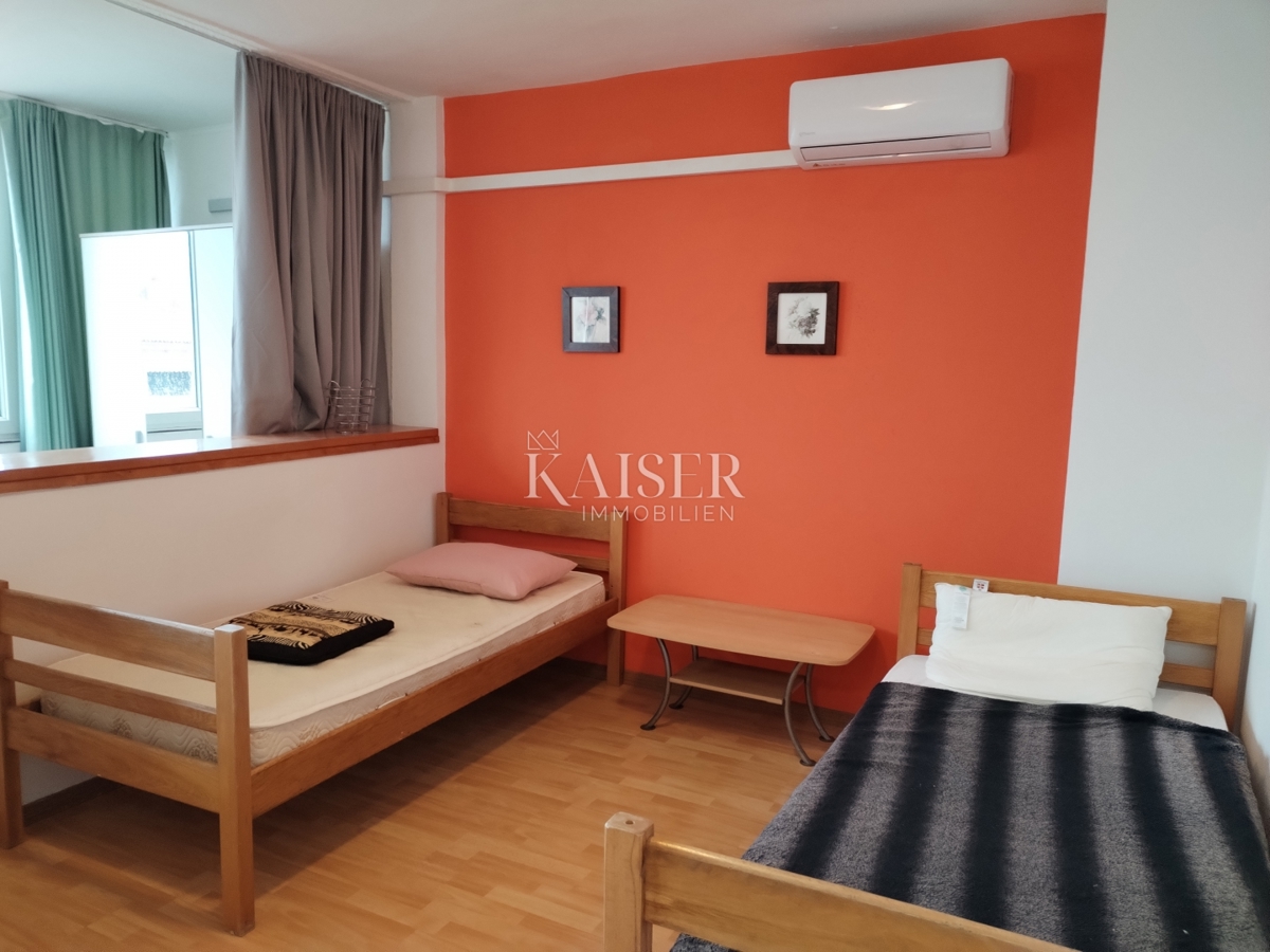 Istria, Umago, monolocale in centro, 27m2, a 500m dal mare