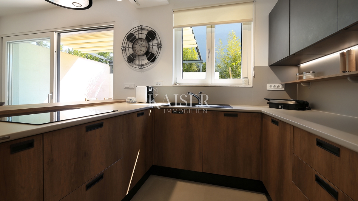 Isola di Krk, Malinska - Villa moderna di 200 m2 con piscina e vista mare