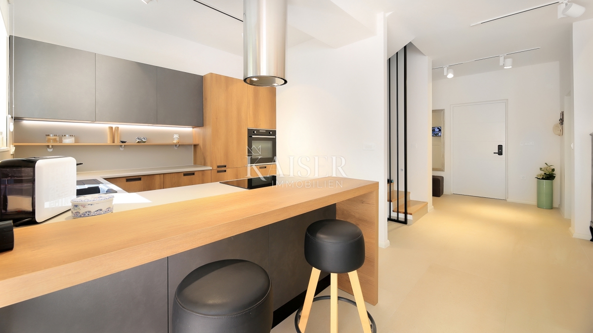 Isola di Krk, Malinska - Villa moderna di 200 m2 con piscina e vista mare