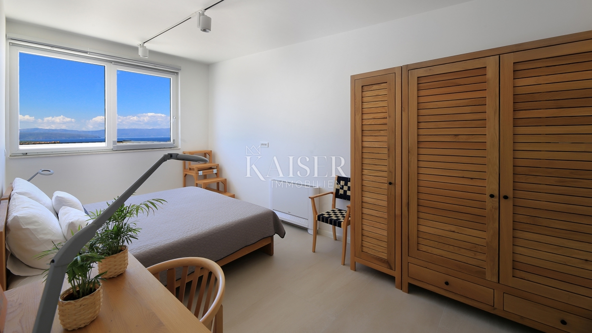 Isola di Krk, Malinska - Villa moderna di 200 m2 con piscina e vista mare