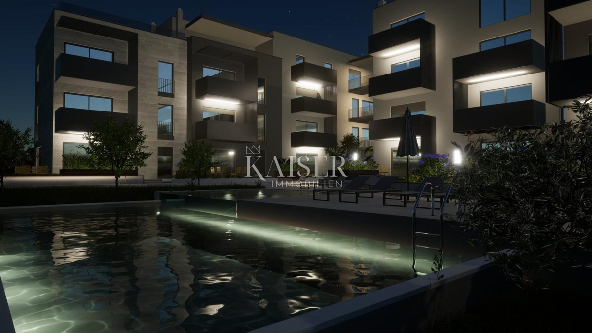 Istria - Parenzo, appartamento in un edificio con ascensore e piscina, due camere da letto