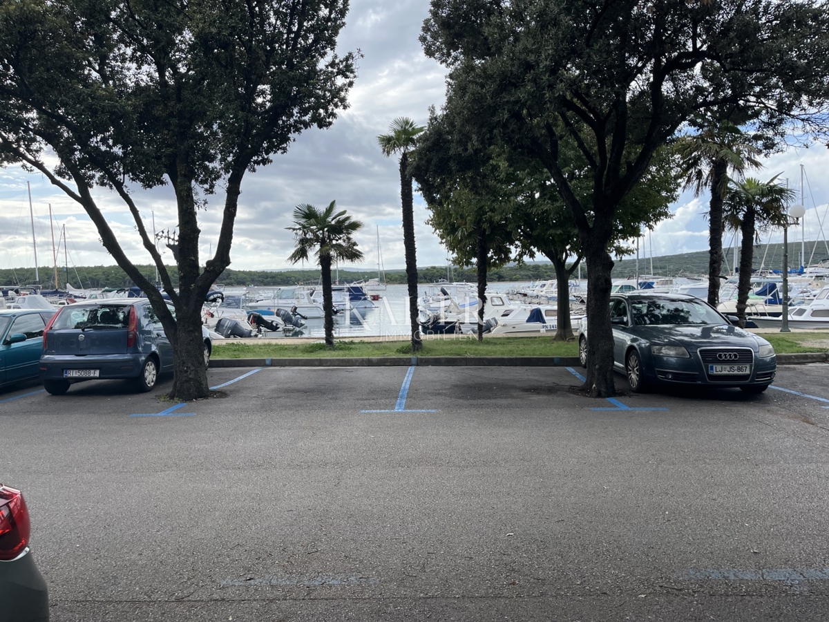 Isola di Krk, Punat - autentica casa in pietra in prima fila sul mare