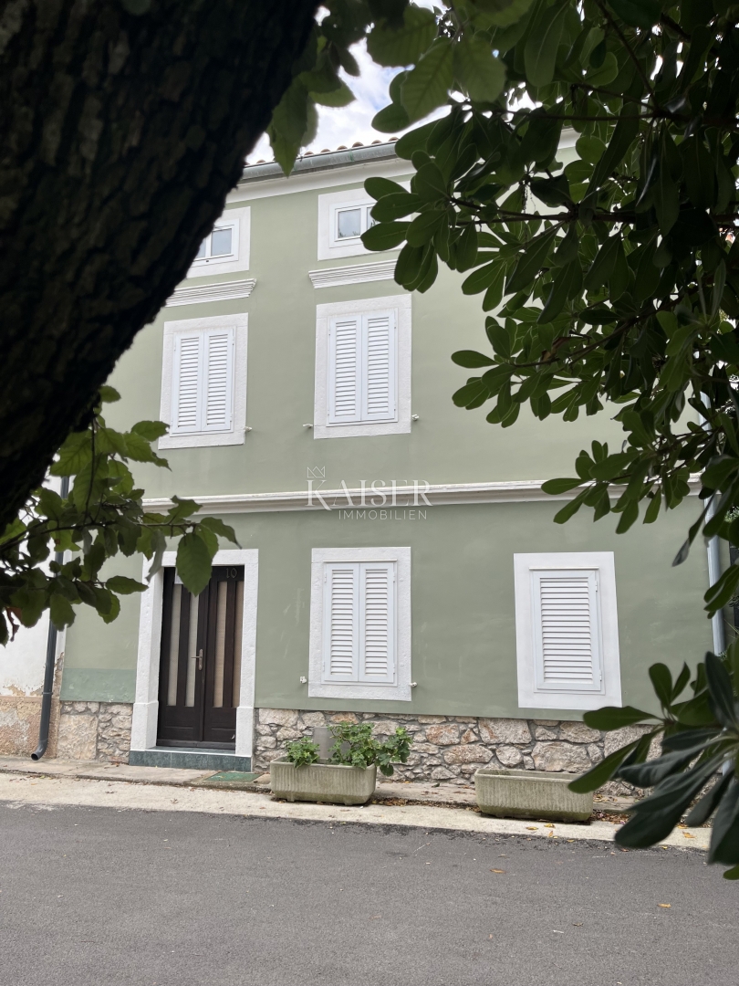 Isola di Krk, Punat - autentica casa in pietra in prima fila sul mare