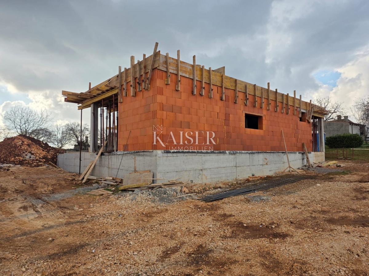 Istria, Žminj - casa a un piano con piscina