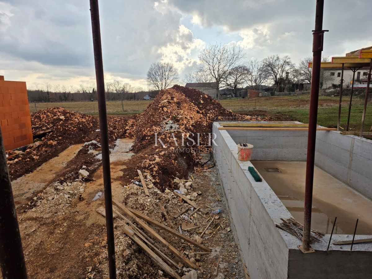 Istria, Žminj - casa a un piano con piscina