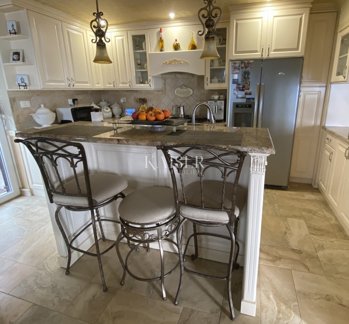 Istria, Rabac – Attico con vista mare unica, posizione tranquilla, vicino alla spiaggia.