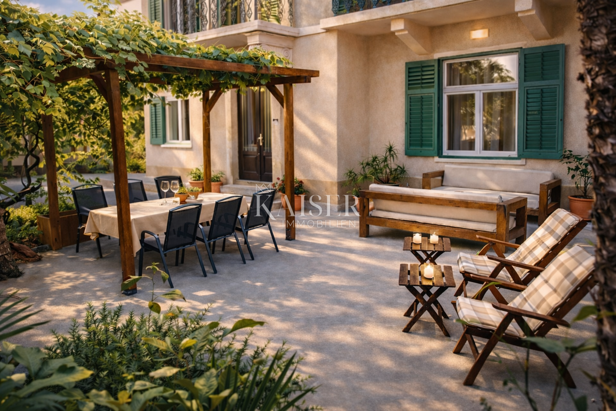 Centro di Opatija – Rara residenza con giardino in una villa storica, a 100 m dal mare