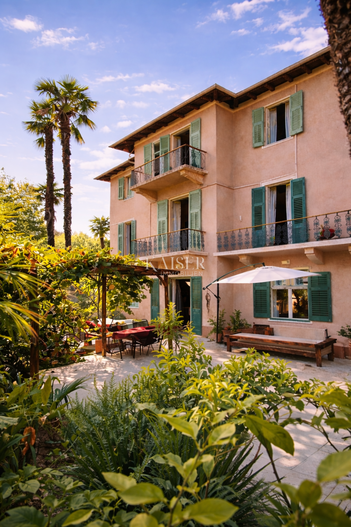 Centro di Opatija – Rara residenza con giardino in una villa storica, a 100 m dal mare