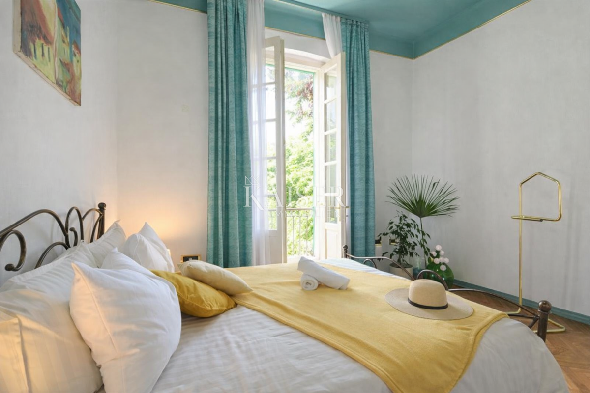 Centro di Opatija – Rara residenza con giardino in una villa storica, a 100 m dal mare