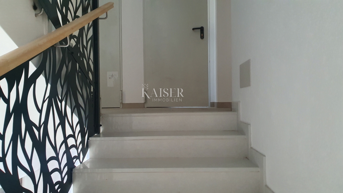 Istria - Umago, appartamento al secondo piano, vista mare