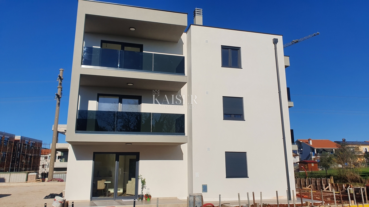 Istria - Umago, appartamento al secondo piano, vista mare