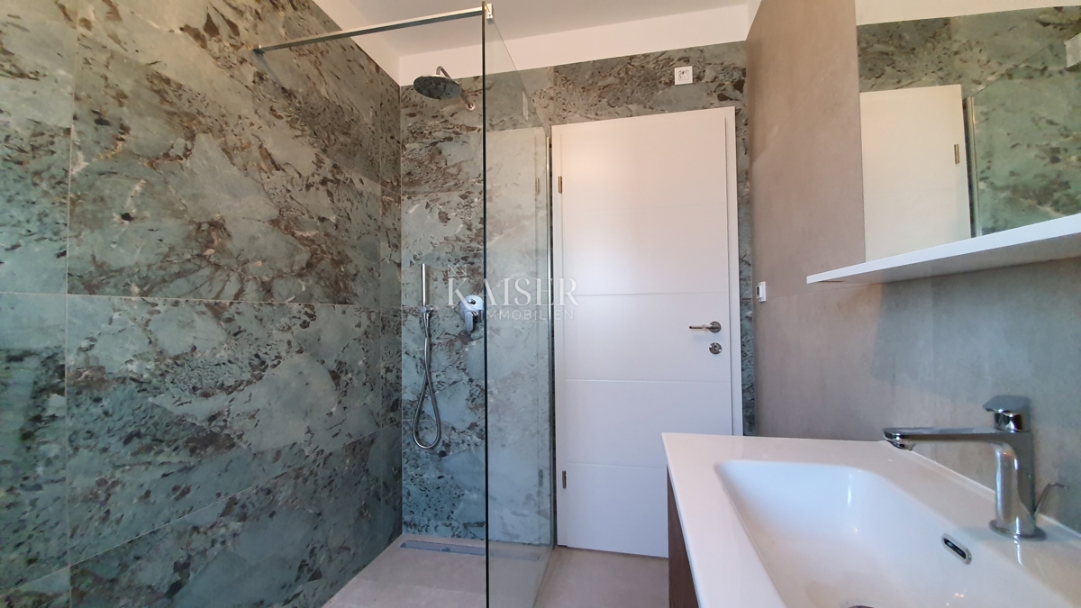 Istria - Umago, appartamento al secondo piano, vista mare