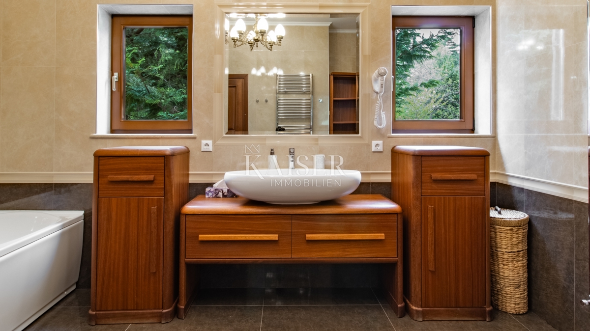 Riviera di Abbazia, villa con piscina