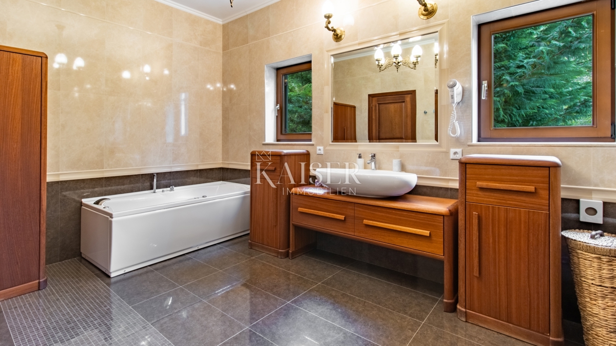 Riviera di Abbazia, villa con piscina