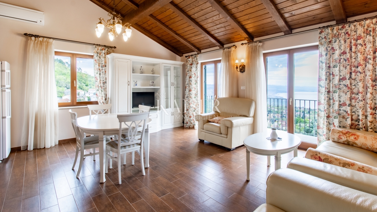 Riviera di Abbazia, villa con piscina