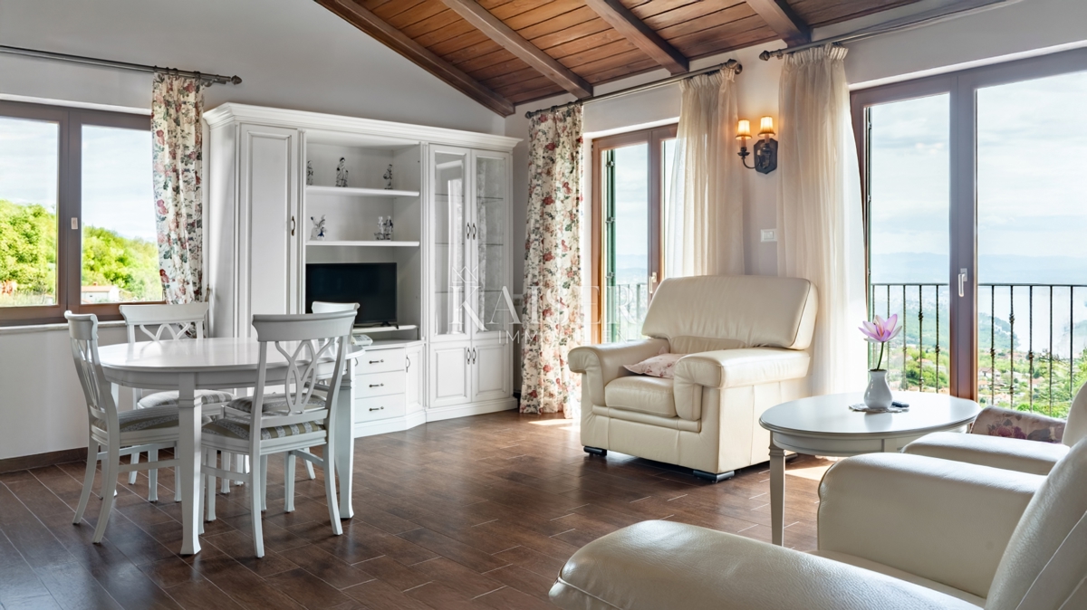 Riviera di Abbazia, villa con piscina