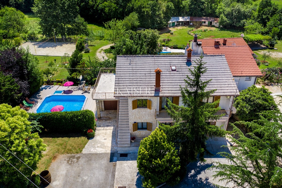 Istria, Gimino - tenuta familiare, 2 case con piscine e 1 ufficio