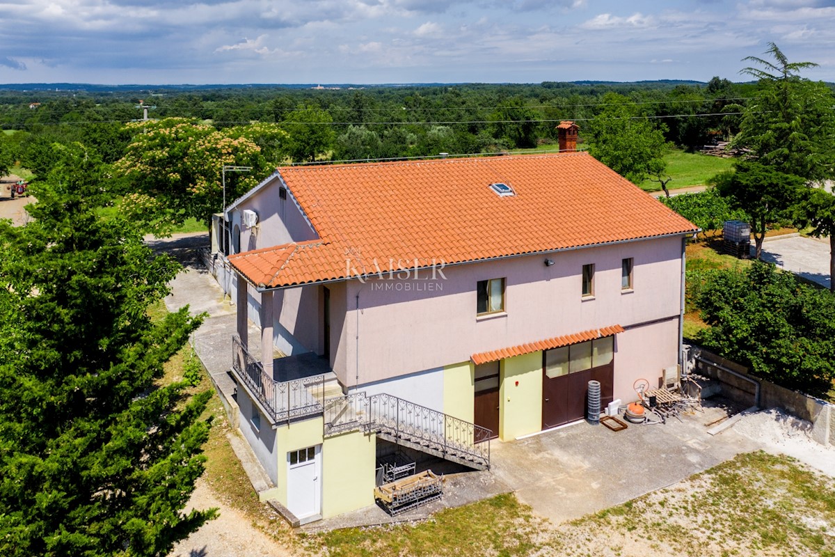 Istria, Gimino - tenuta familiare, 2 case con piscine e 1 ufficio