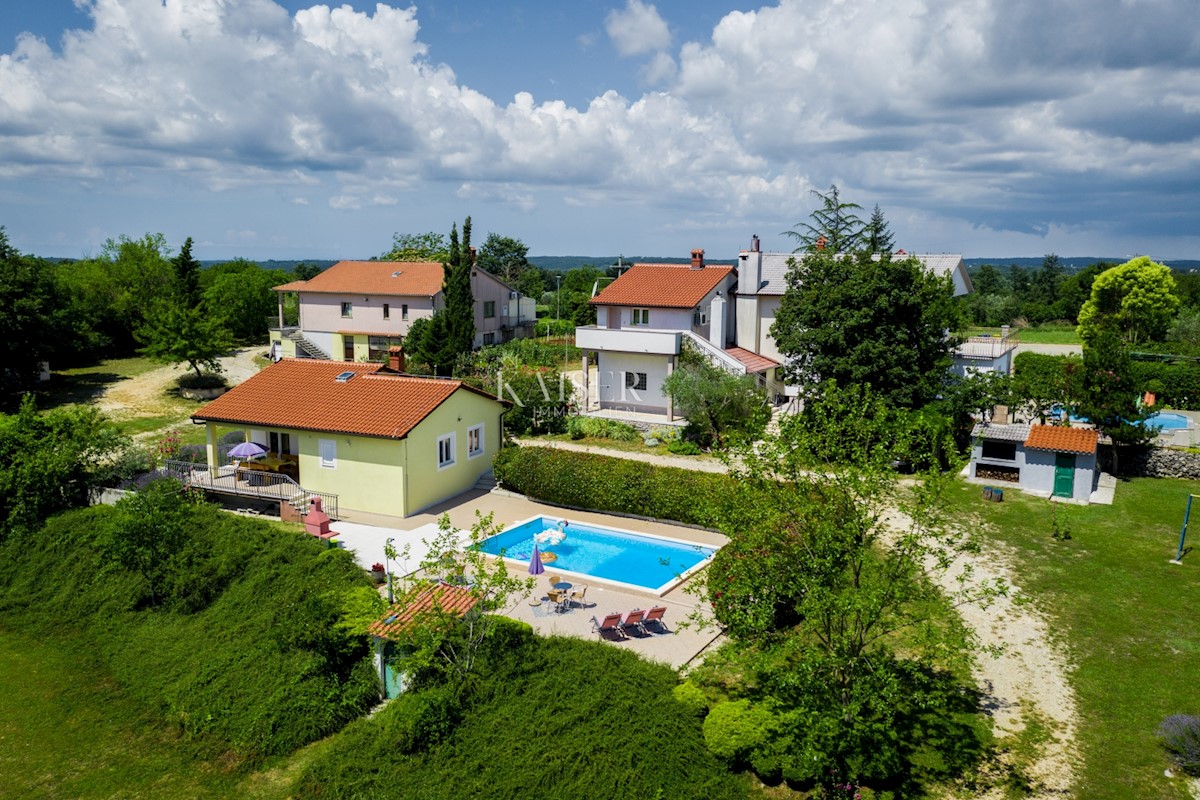 Istria, Gimino - tenuta familiare, 2 case con piscine e 1 ufficio