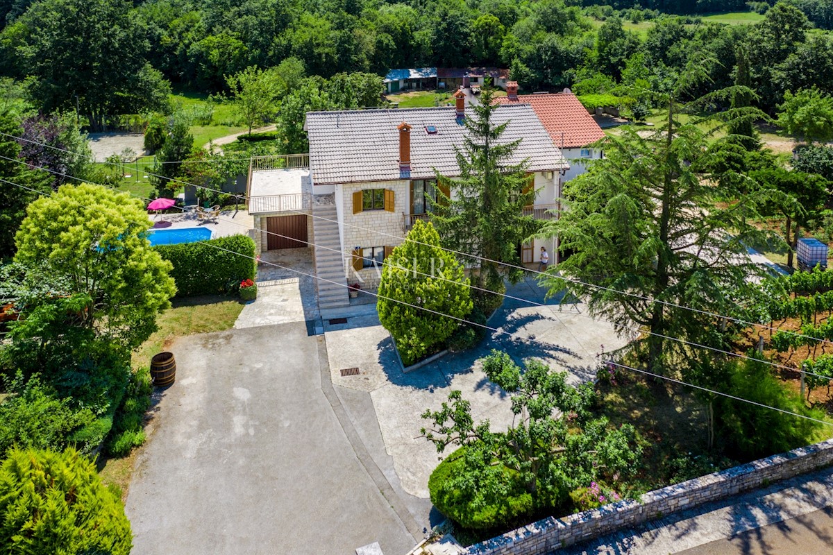 Istria, Gimino - tenuta familiare, 2 case con piscine e 1 ufficio