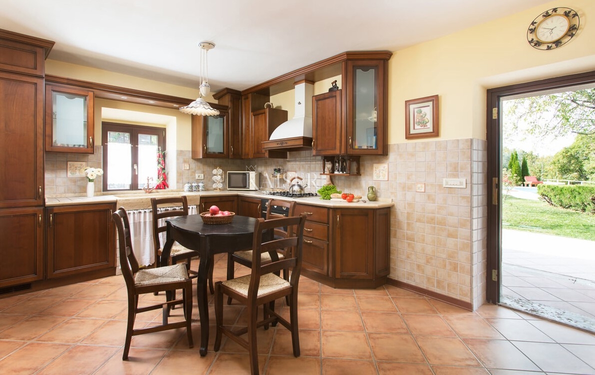  Ville Momjan, Buje, 160m2