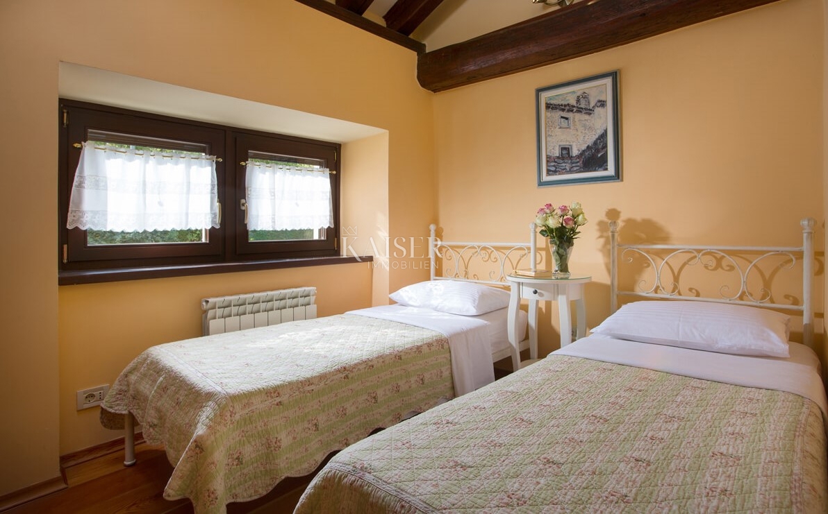  Ville Momjan, Buje, 160m2