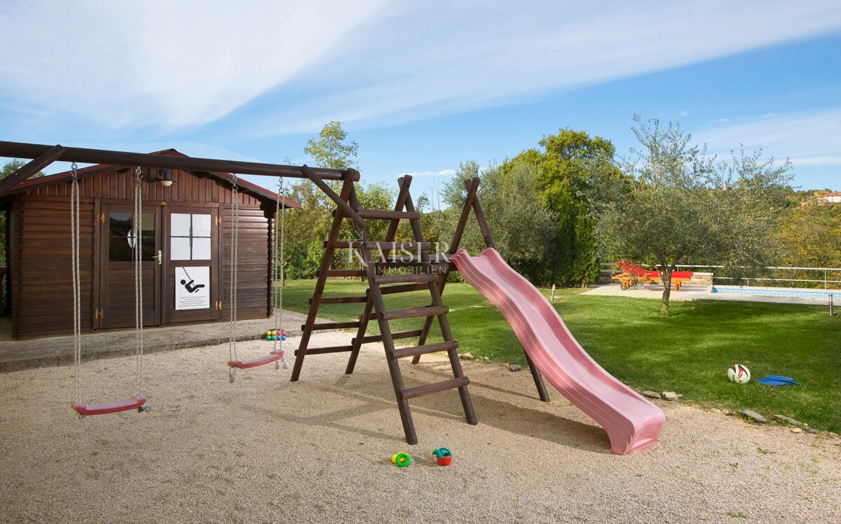  Ville Momjan, Buje, 160m2