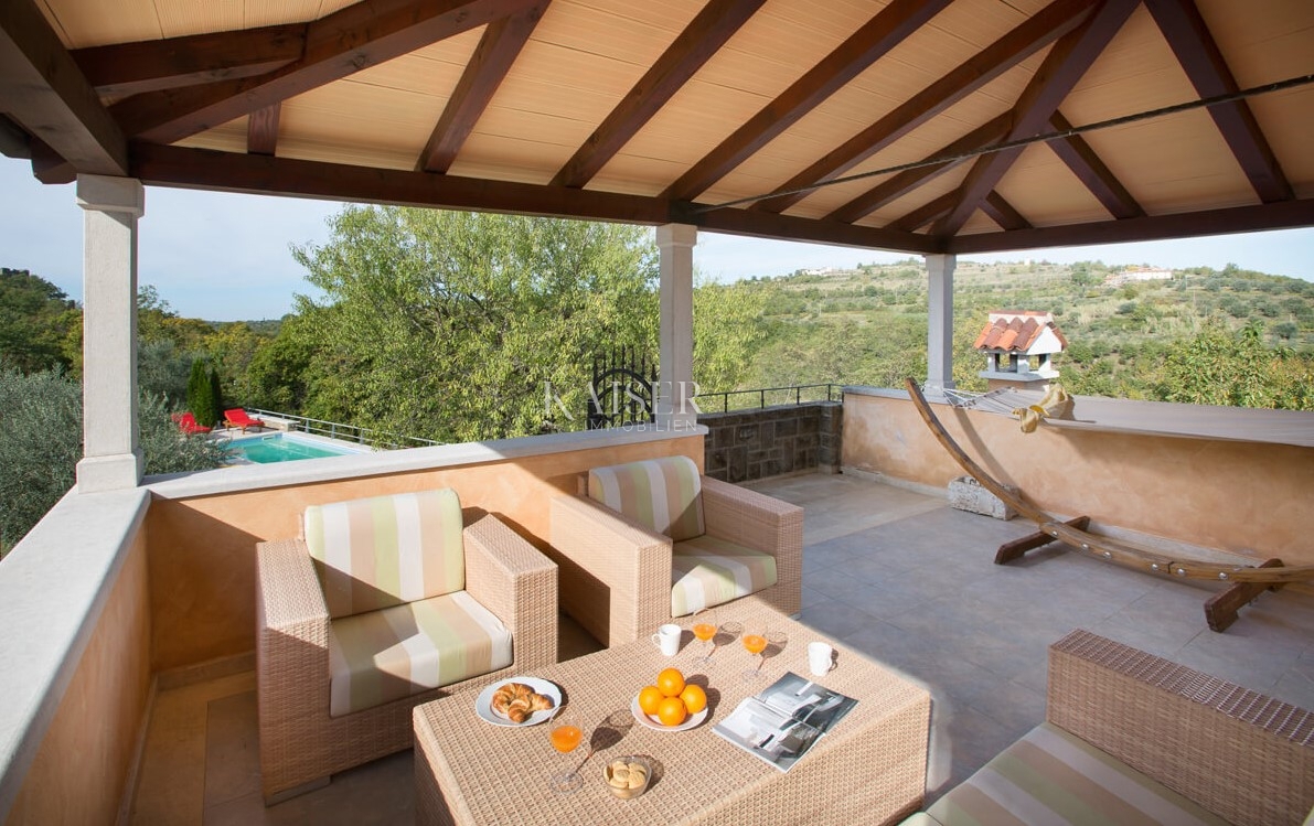  Ville Momjan, Buje, 160m2