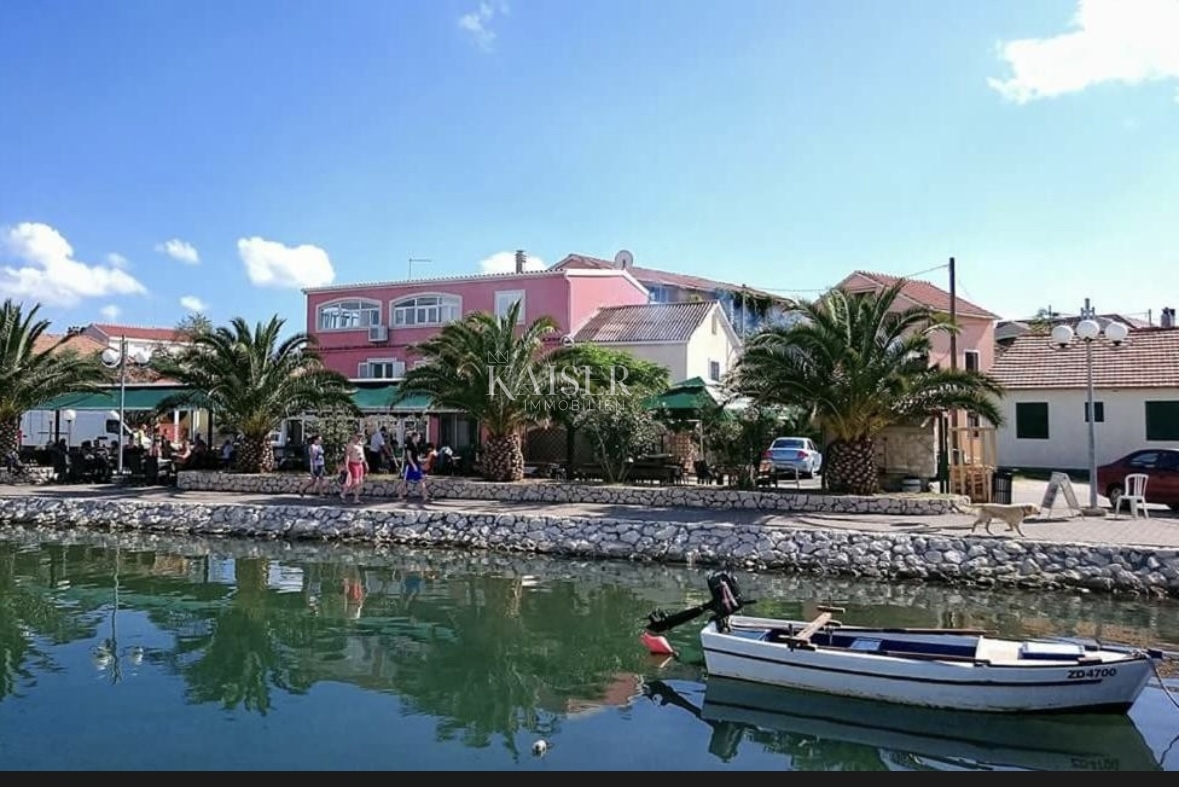 Zara, Bibinje casa residenziale e commerciale vicino al mare 