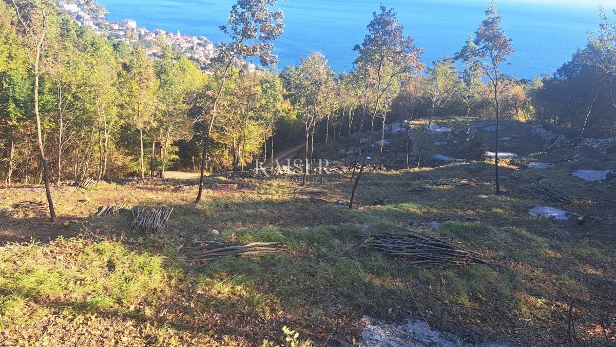 Земля під забудову Lovran, 2.950m2