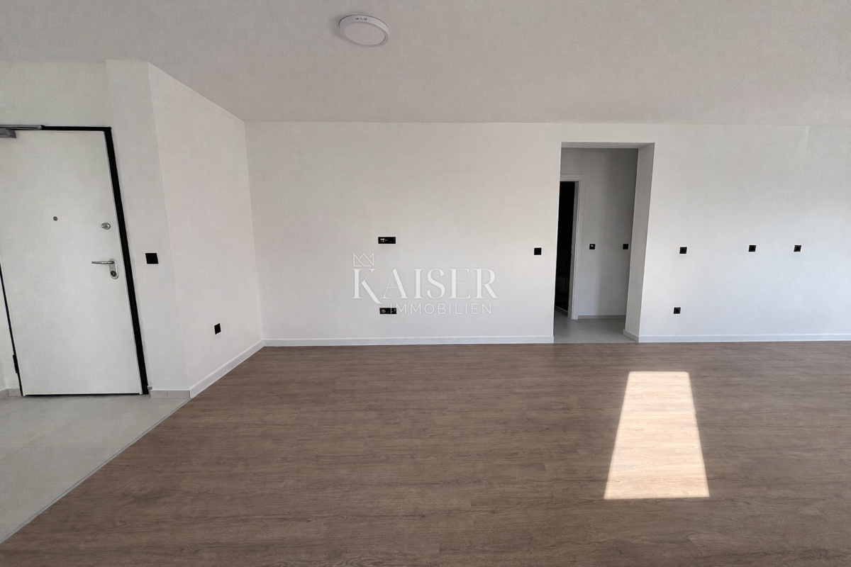 Attraente nuova costruzione con un appartamento a 200 metri dal mare