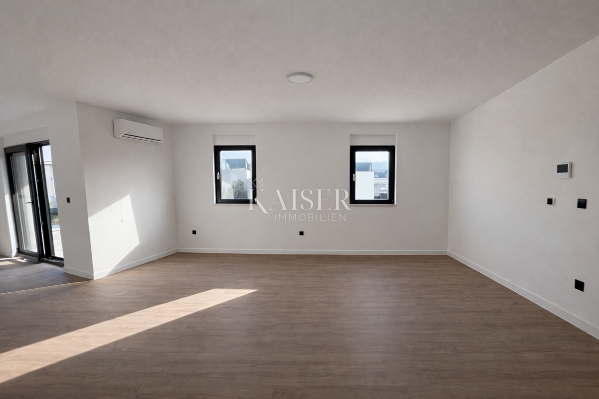 Attraente nuova costruzione con un appartamento a 200 metri dal mare