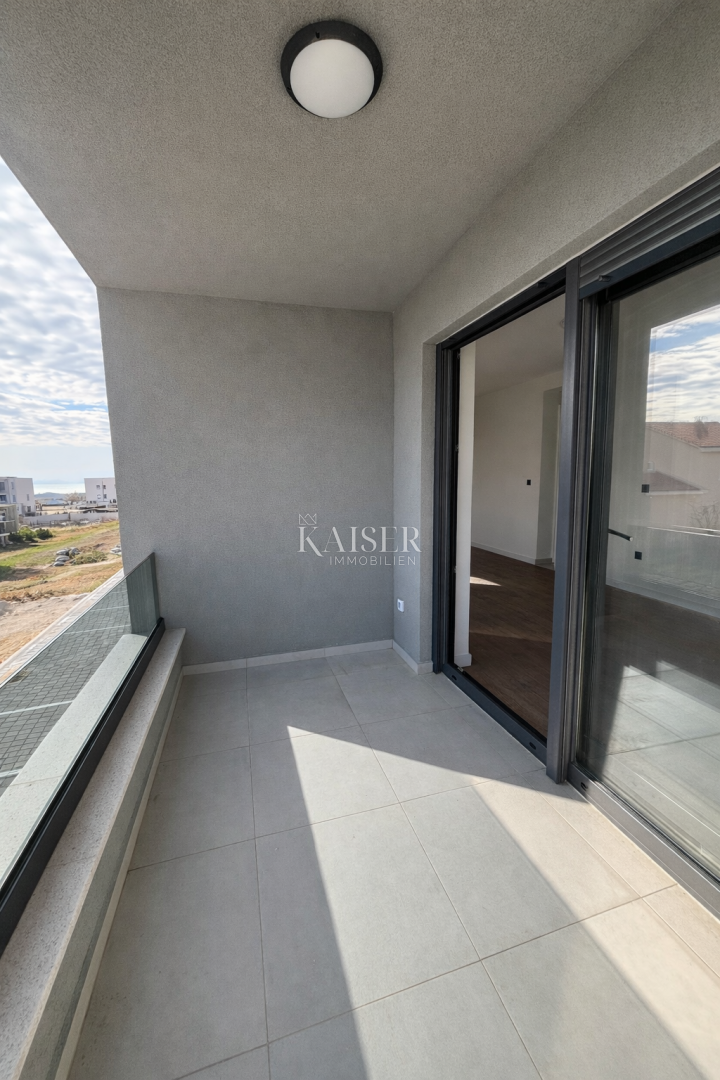 Attraente nuova costruzione con un appartamento a 200 metri dal mare