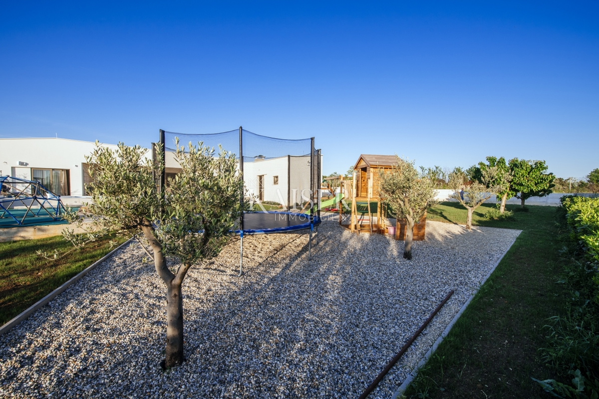 Casa Smoković, Zemunik Donji, 320m2