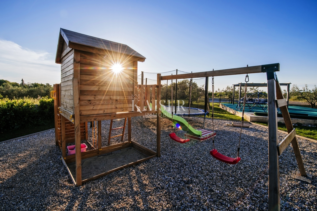 Casa Smoković, Zemunik Donji, 320m2