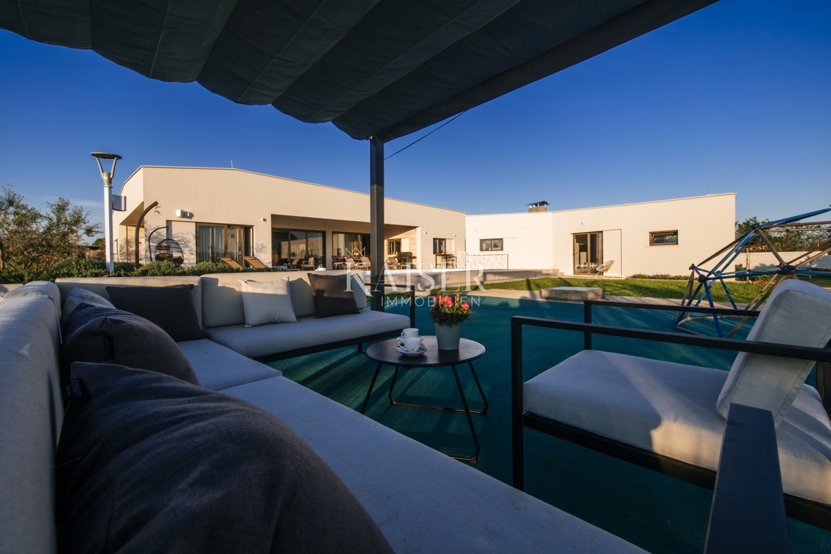 Casa Smoković, Zemunik Donji, 320m2